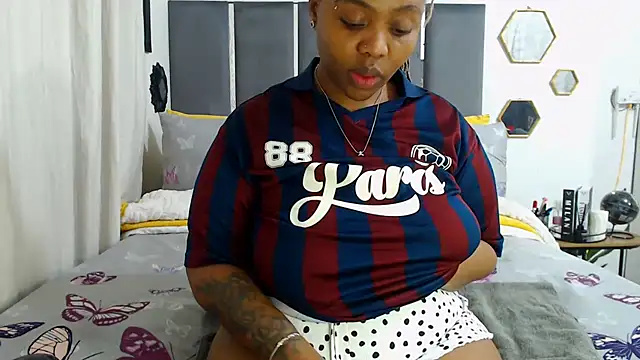 IceBellaCane313 online show from September 12, 2025, 12:55 am