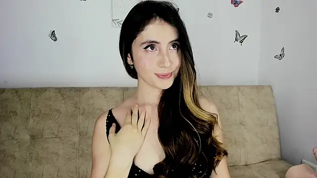 Snapshot of Nicol_Swift_ chatting on December 19, 2024, 2:23 am Nicol Swift online show from December 19, 2024, 2:23 am