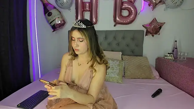 Snapshot of Nicol_Swift_ chatting on September 14, 2025, 12:10 am Nicol Swift online show from September 14, 2025, 12:10 am