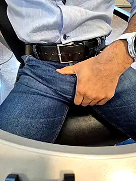 alessandroman2114 online show from October 2, 2025, 10:44 am