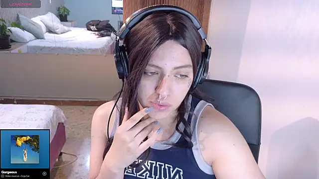 Eli666uwu online show from October 2, 2025, 6:04 pm