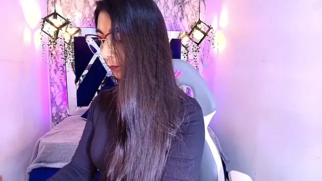 Snapshot of Karla_hernandez_ chatting on October 18, 2025, 11:33 am Karla hernandez online show from October 18, 2025, 11:33 am
