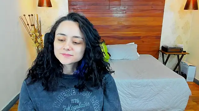 Snapshot of KatherineBond chatting on January 10, 2025, 1:42 am KatherineBond online show from January 10, 2025, 1:42 am