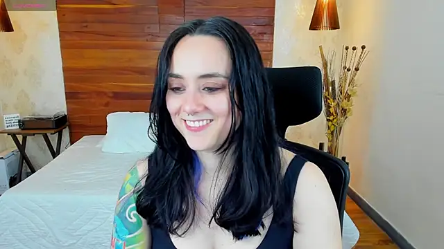Snapshot of KatherineBond chatting on January 23, 2025, 11:05 pm KatherineBond online show from January 23, 2025, 11:05 pm