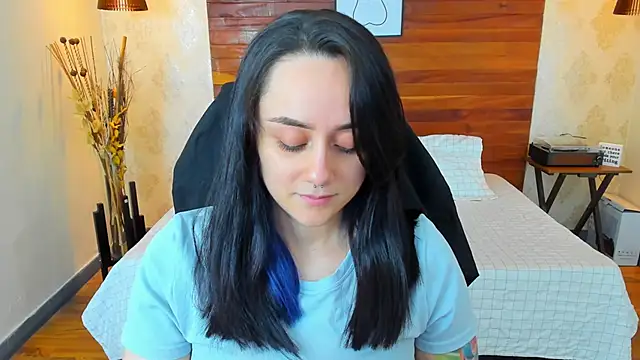 Snapshot of KatherineBond chatting on February 12, 2025, 8:18 pm KatherineBond online show from February 12, 2025, 8:18 pm