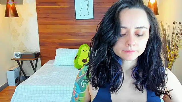 Snapshot of KatherineBond chatting on February 23, 2025, 5:39 pm KatherineBond online show from February 23, 2025, 5:39 pm