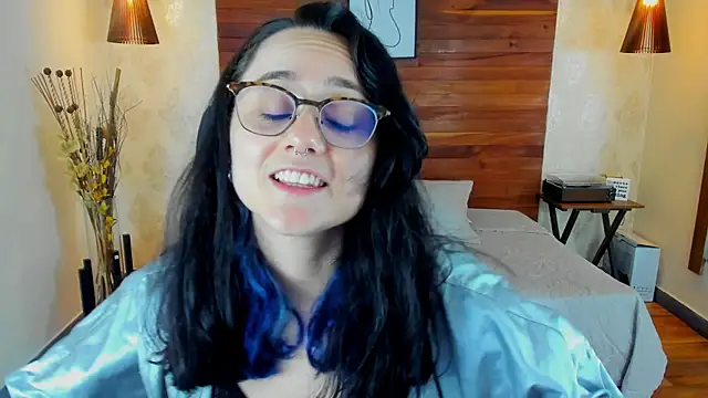 Snapshot of KatherineBond chatting on March 11, 2025, 11:59 pm KatherineBond online show from March 11, 2025, 11:59 pm