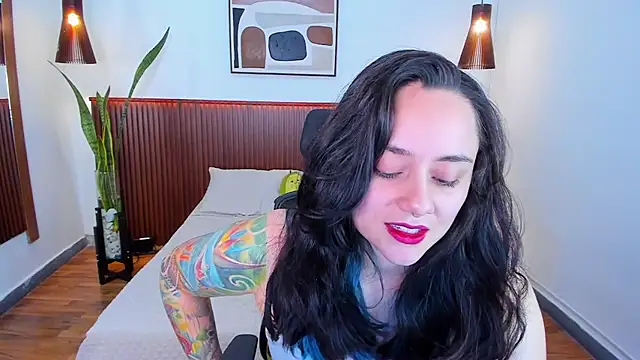 Snapshot of KatherineBond chatting on September 8, 2025, 7:35 pm KatherineBond online show from September 8, 2025, 7:35 pm