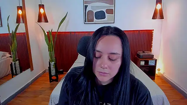 Snapshot of KatherineBond chatting on September 10, 2025, 7:47 pm KatherineBond online show from September 10, 2025, 7:47 pm