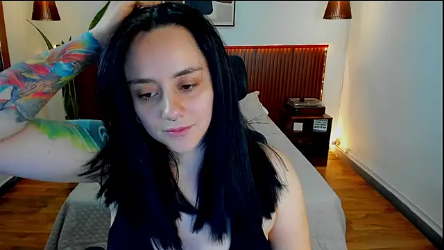 Snapshot of KatherineBond chatting on September 24, 2025, 7:28 pm KatherineBond online show from September 24, 2025, 7:28 pm