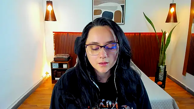 Snapshot of KatherineBond chatting on October 2, 2025, 7:43 pm KatherineBond online show from October 2, 2025, 7:43 pm