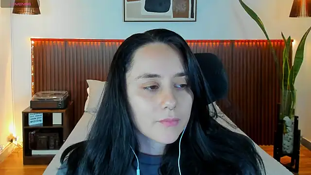 Snapshot of KatherineBond chatting on October 7, 2025, 6:38 pm KatherineBond online show from October 7, 2025, 6:38 pm