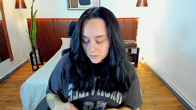 Snapshot of KatherineBond chatting on October 15, 2025, 7:47 pm KatherineBond online show from October 15, 2025, 7:47 pm
