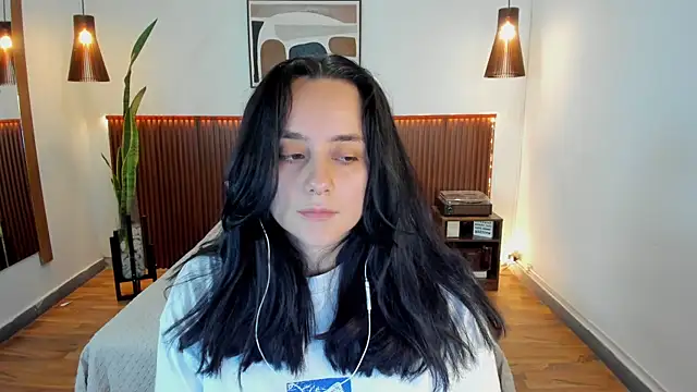 Snapshot of KatherineBond chatting on October 16, 2025, 7:48 pm KatherineBond online show from October 16, 2025, 7:48 pm