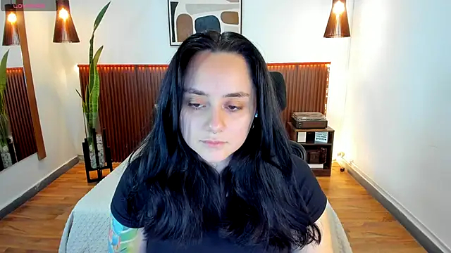 Snapshot of KatherineBond chatting on October 18, 2025, 8:09 pm KatherineBond online show from October 18, 2025, 8:09 pm