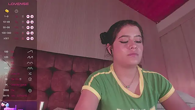 Snapshot of Sofi_Blossom chatting on February 1, 2025, 11:48 pm Sofi Blossom online show from February 1, 2025, 11:48 pm
