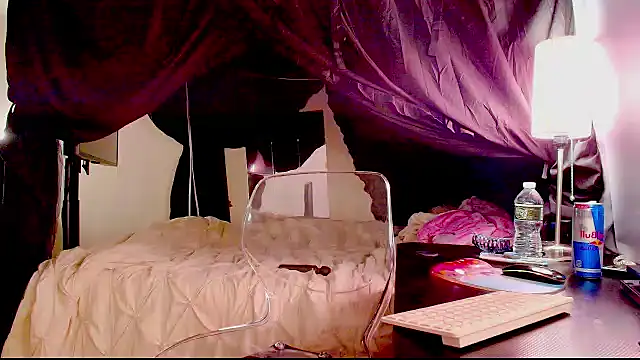 Aubreyessex online show from September 25, 2025, 6:33 pm