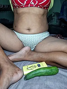 Snapshot of Priya_Bong chatting on October 17, 2025, 2:59 am Priya Bong online show from October 17, 2025, 2:59 am