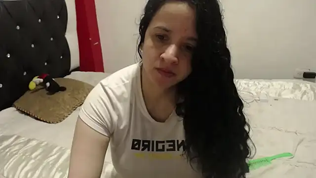 Snapshot of Katty_Bones chatting on October 30, 2025, 1:56 pm Katty Bones online show from October 30, 2025, 1:56 pm