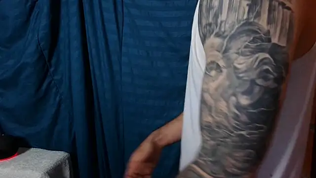 Snapshot of Kenner_fox77 chatting on December 26, 2024, 1:29 am Kenner fox77 online show from December 26, 2024, 1:29 am