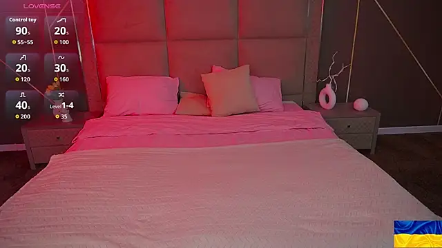 SusieWood online show from October 26, 2025, 8:48 pm