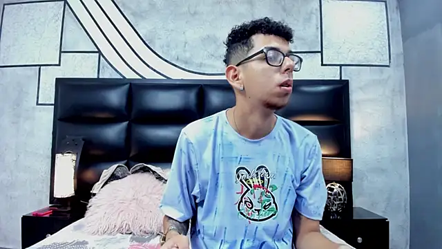 Derek and Skarlet online show from March 10, 2025, 11:10 am