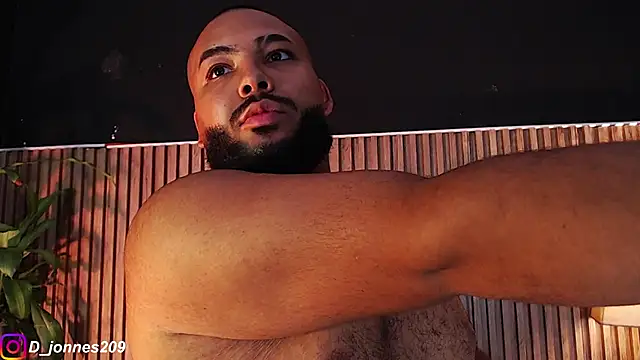 Snapshot of DilanJonnes_ chatting on September 8, 2025, 11:37 pm DilanJonnes  online show from September 8, 2025, 11:37 pm