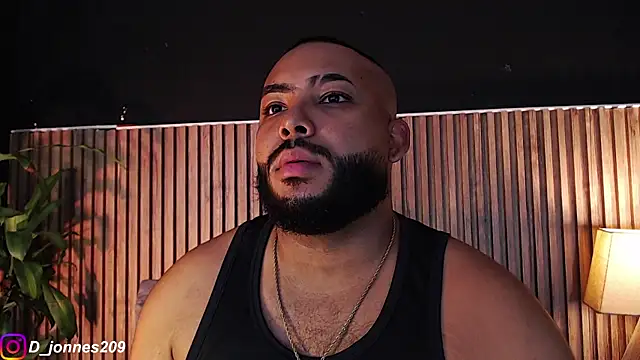 Snapshot of DilanJonnes_ chatting on September 13, 2025, 10:42 pm DilanJonnes  online show from September 13, 2025, 10:42 pm