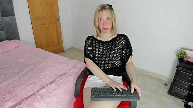 Snapshot of _Little_angel69 chatting on February 28, 2025, 1:47 pm  Little angel69 online show from February 28, 2025, 1:47 pm