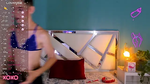 Snapshot of dominic_thailor chatting on January 15, 2025, 5:15 pm dominic thailor online show from January 15, 2025, 5:15 pm