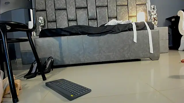 Snapshot of Matureyulyet chatting on February 22, 2025, 1:44 am Matureyulyet online show from February 22, 2025, 1:44 am