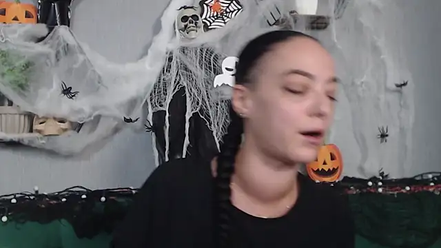 Snapshot of IzabelllNoir chatting on October 26, 2025, 9:59 am IzabelllNoir online show from October 26, 2025, 9:59 am