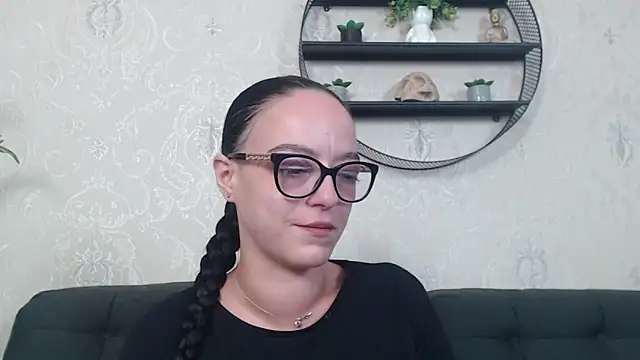 Snapshot of IzabelllNoir chatting on November 23, 2025, 9:53 am IzabelllNoir online show from November 23, 2025, 9:53 am