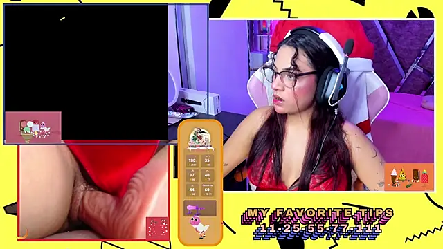 Snapshot of PetiteSophie_ chatting on December 31, 2024, 1:08 pm PetiteSophie online show from December 31, 2024, 1:08 pm