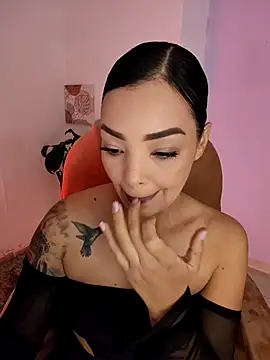 Snapshot of Sara_LipsX chatting on November 20, 2025, 1:50 am Sara LipsX online show from November 20, 2025, 1:50 am