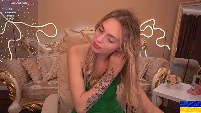 ChloeBrightt online show from October 3, 2025, 8:17 pm