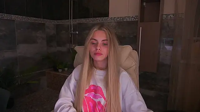 ChloeBrightt online show from November 28, 2025, 9:17 pm