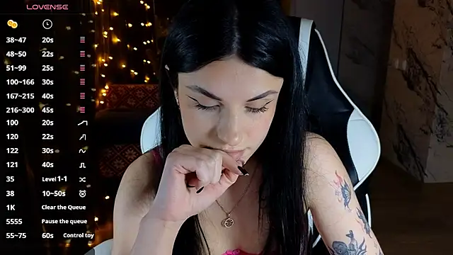 Mary   Moore online show from December 7, 2024, 12:13 pm