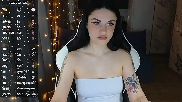 Mary   Moore online show from March 4, 2025, 1:55 am