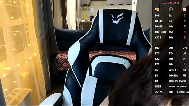 Mary   Moore online show from November 13, 2025, 11:42 am