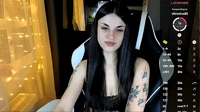 Mary   Moore online show from November 23, 2025, 1:00 pm