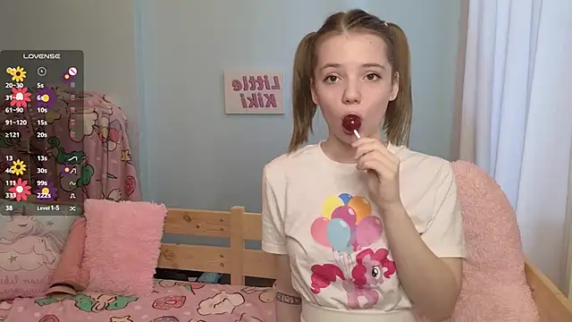 Snapshot of PrincessLittleKiki chatting on October 9, 2025, 7:06 am PrincessLittleKiki online show from October 9, 2025, 7:06 am