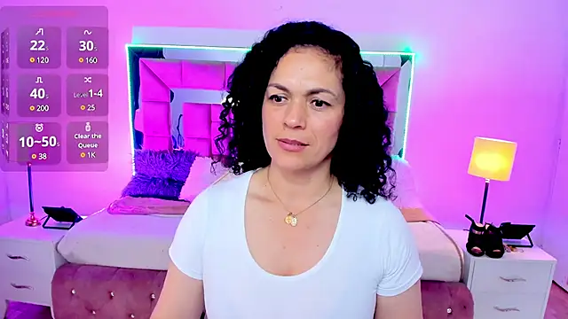 Snapshot of Aliciia_cute1 chatting on February 24, 2025, 9:52 pm Aliciia cute1 online show from February 24, 2025, 9:52 pm