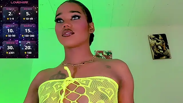 Snapshot of naomy__xx chatting on October 22, 2025, 3:07 am naomy xx online show from October 22, 2025, 3:07 am