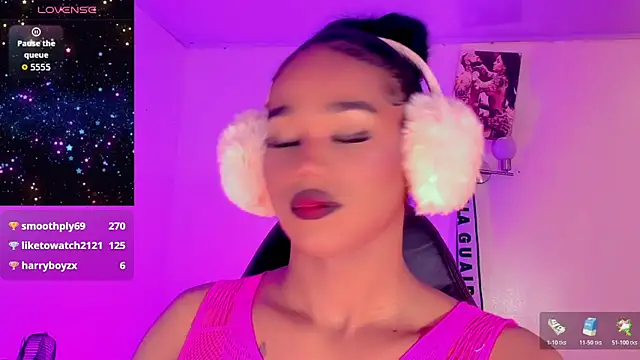 Snapshot of naomy__xx chatting on December 14, 2025, 12:43 pm naomy xx online show from December 14, 2025, 12:43 pm