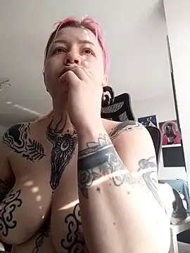 Snapshot of divine_eve chatting on March 12, 2025, 7:57 am divine eve online show from March 12, 2025, 7:57 am