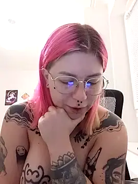 Snapshot of divine_eve chatting on September 17, 2025, 10:11 pm divine eve online show from September 17, 2025, 10:11 pm