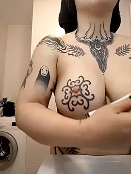 Snapshot of divine_eve chatting on September 19, 2025, 6:15 am divine eve online show from September 19, 2025, 6:15 am