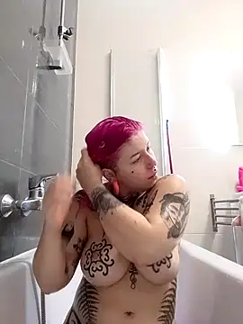 Snapshot of divine_eve chatting on October 6, 2025, 4:43 am divine eve online show from October 6, 2025, 4:43 am