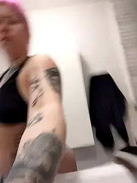 Snapshot of divine_eve chatting on October 13, 2025, 9:20 am divine eve online show from October 13, 2025, 9:20 am